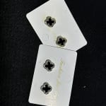 Brincos Elegantes De Trevo De Agulha De Prata Com Detalhes De Diamante-Minimalista Chique
