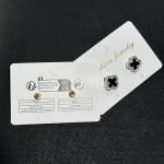Brincos Elegantes De Trevo De Agulha De Prata Com Detalhes De Diamante-Minimalista Chique