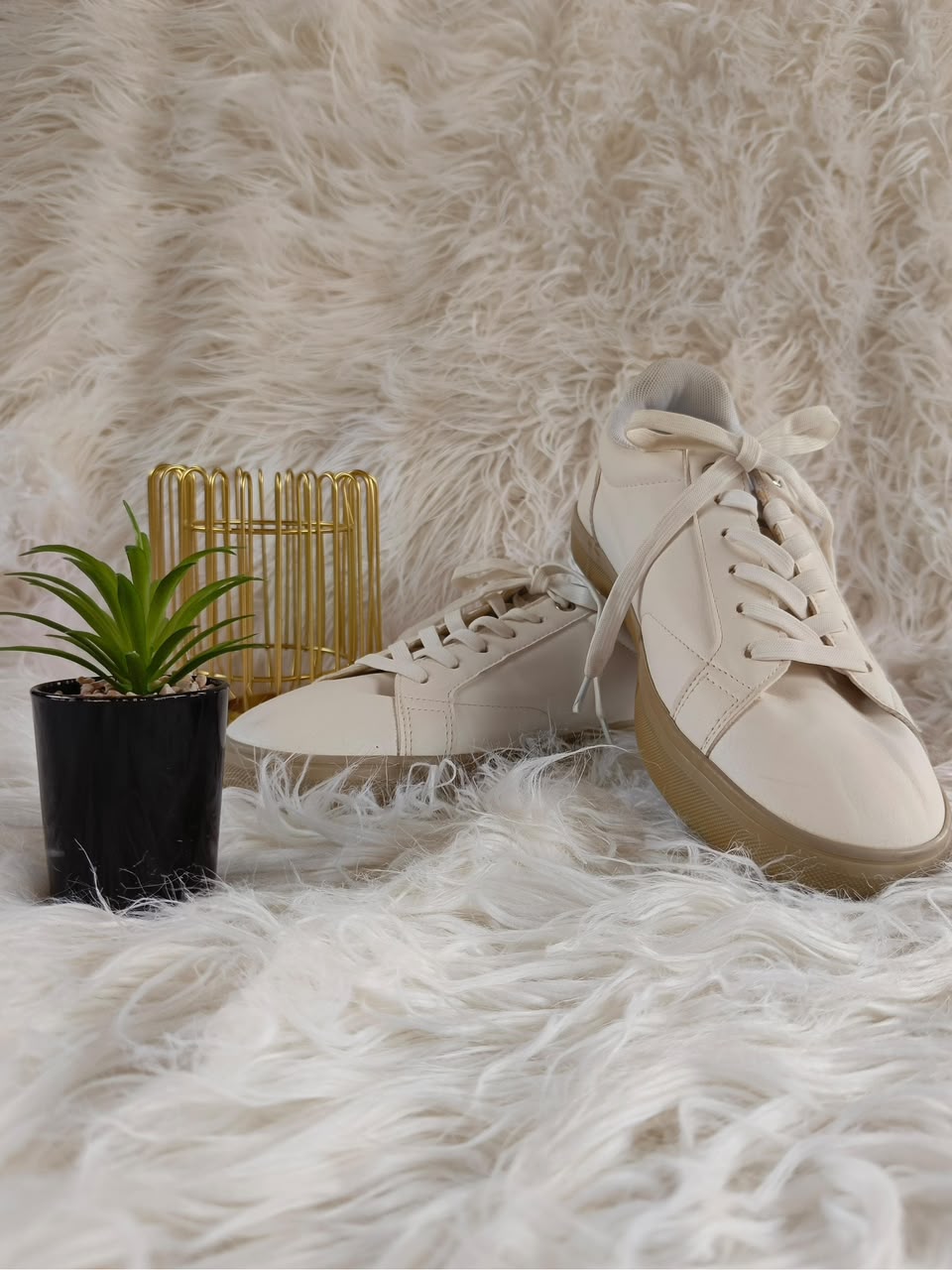 Minimalist Off-White Gum Sole