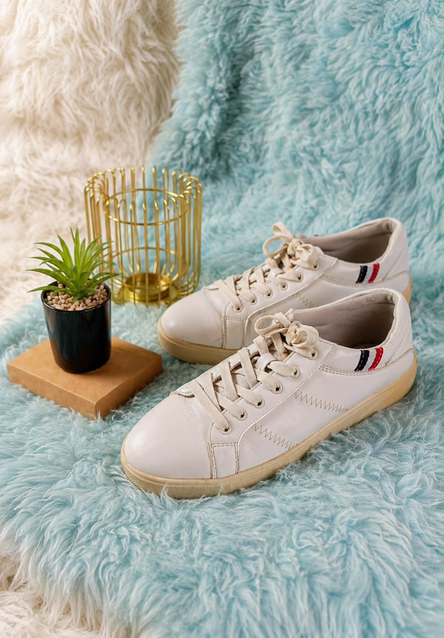 Classic White Casual Low-Tops