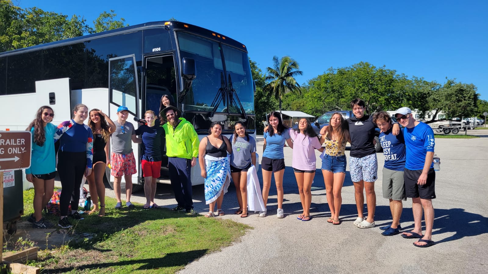 JSU Explore getting ready for an adventure with their Shevet Glaubach fellows