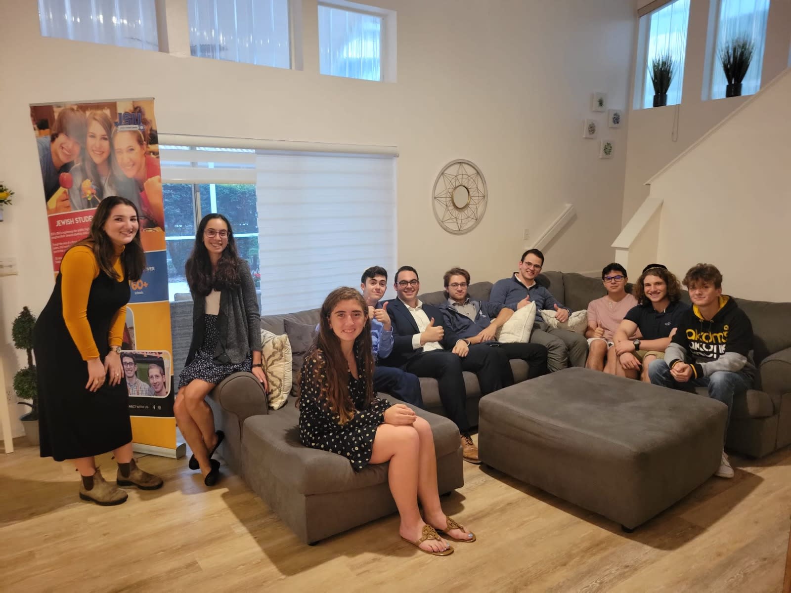 Shevet Glaubach Fellows spend Shabbos with their teens in Hollywood