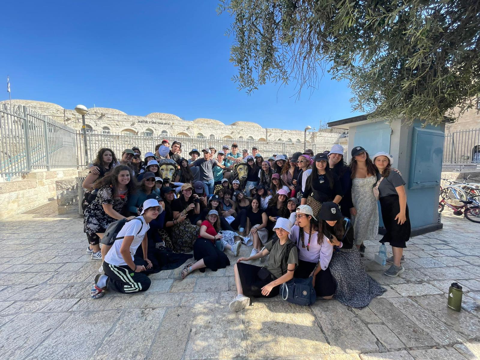Shevet Glaubach Fellows and southern NCSYers exploring the land of Israel together and learning about its history