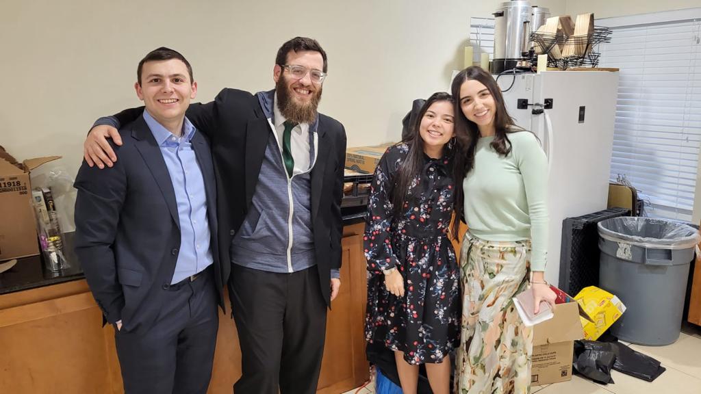 Boca Raton Fellows getting ready for Shabbos