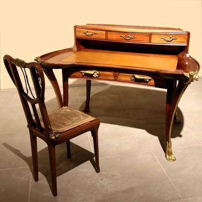 5. What is the correct spelling of the word that means "a chest of drawers"?