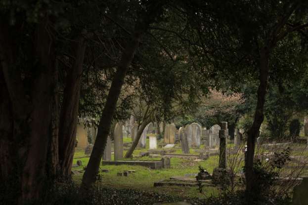 25. How do you spell the word meaning "a place where people are buried"?