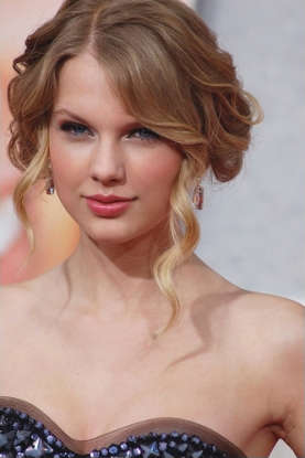 21. Does Taylor Swift have any pets?