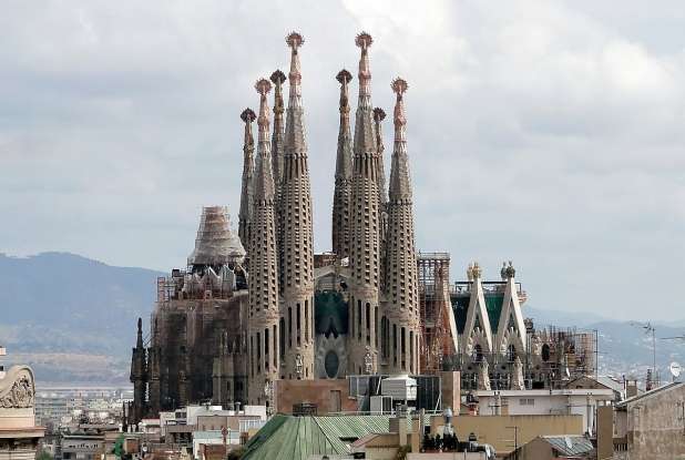 17. Which famous landmark is this?