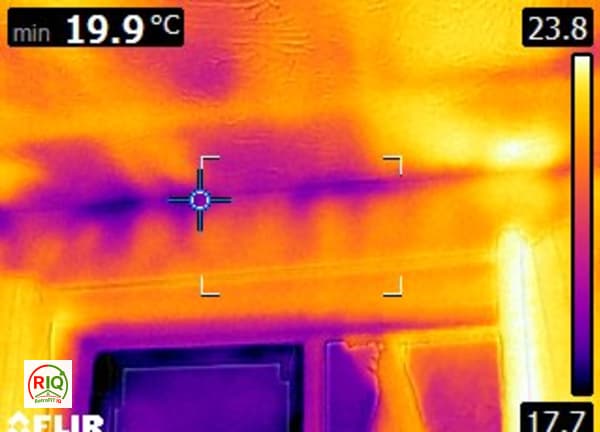 Wall / ceiling junction with door head
