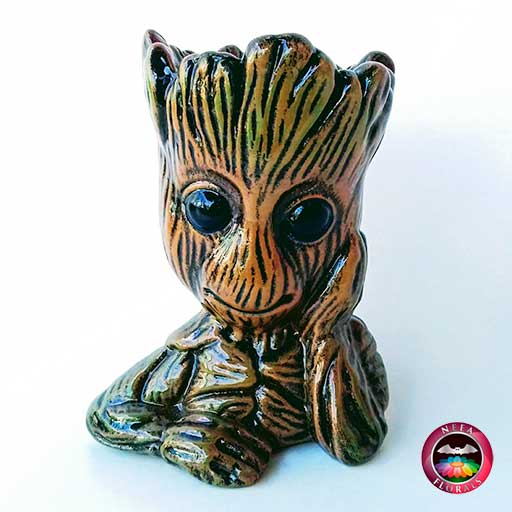 Matera cerámica para suculentas matera Yos oy Groot guardianes de la galaxia marvel frontal Neea Flora
