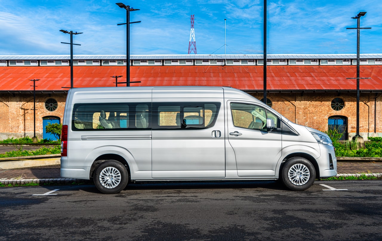 Toyota Hiace 2