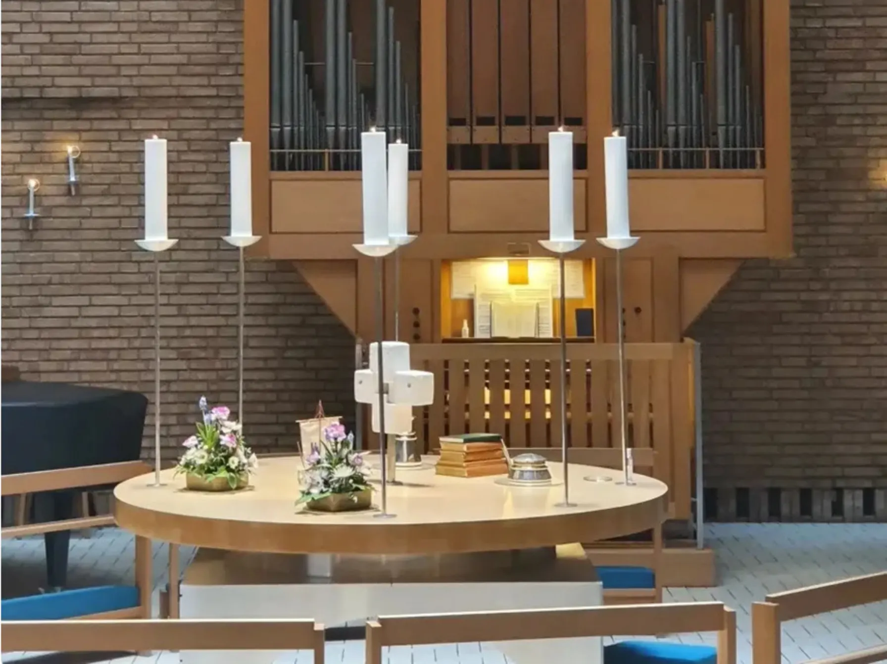 Salmer og sange til begravelse og bisættelse - Alter og orgel i Præstebro kirke