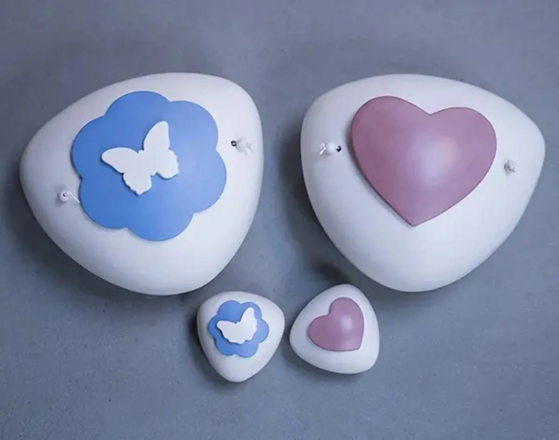 Urne til barn - blå til dreng og lyserød til pige