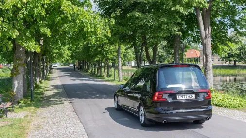 rustvogn_paa_vej_bagfra