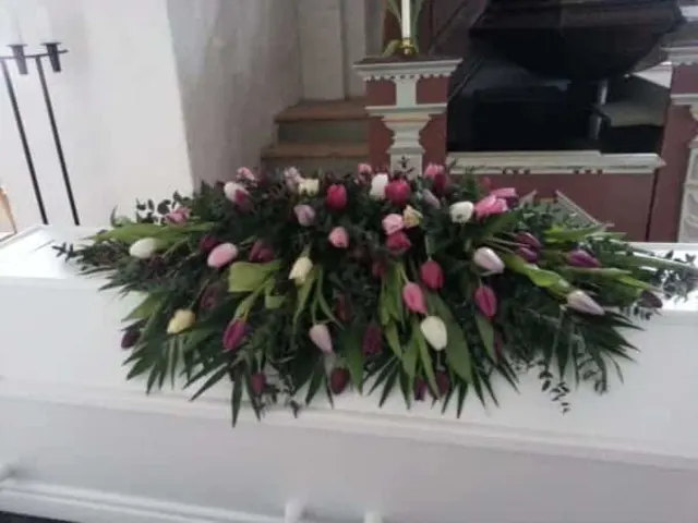 Kistepynt 24 – Tulipaner og eucalyptus – KUN fra dec. – marts