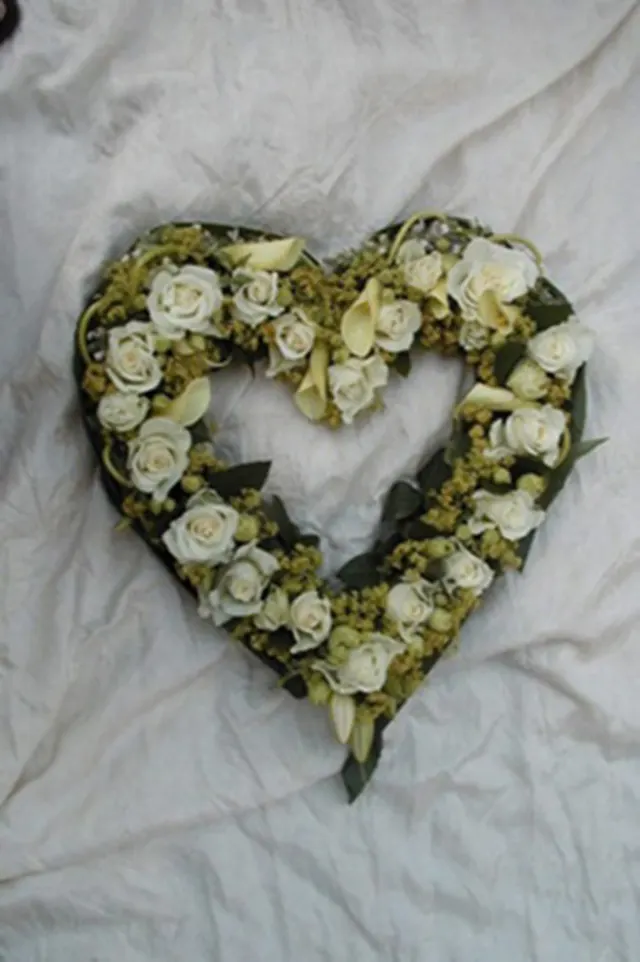 IDE 405 – ÅBENT OASISHJERTE. HVIDT, CREME OG GRØN