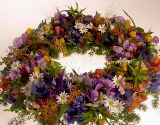 IDE 410 – STOR OASISKRANS CA 70 CM – MARKBLOMSTER-2