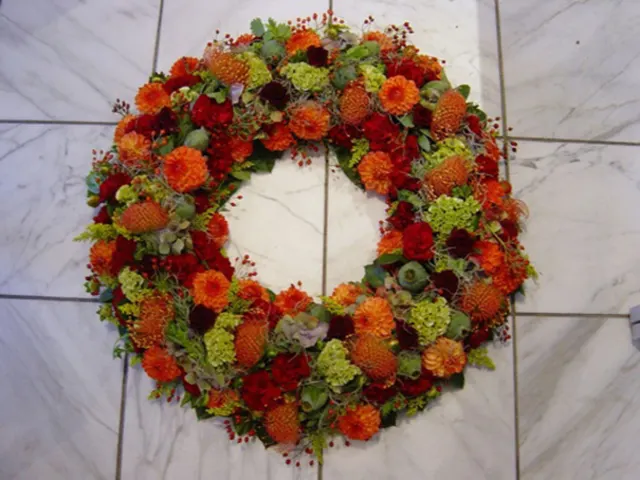 IDE 411 – STOR OASISKRANS 70 CM – GRØNNE, RØDE OG ORANGE-2