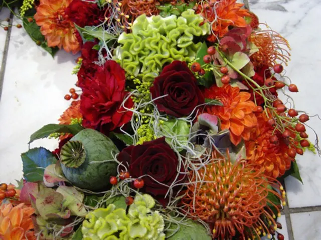 IDE 411 – STOR OASISKRANS 70 CM – GRØNNE, RØDE OG ORANGE