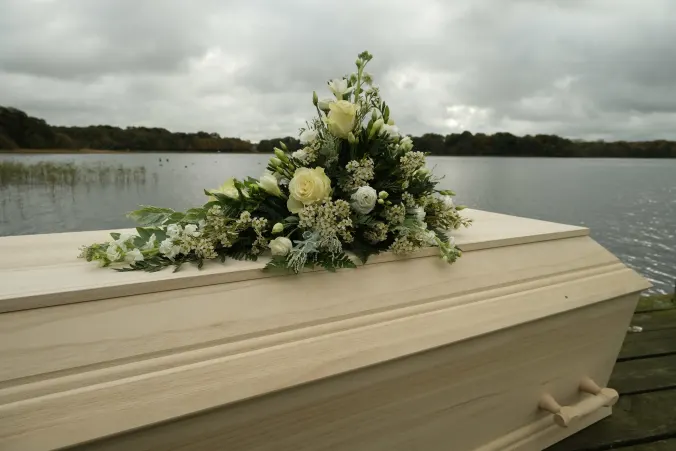 Massiv bæredygtig kiste