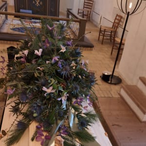 Kære far
Du vil altid ha en særlig plads i vores hjerter.
Du har været den der ordne alt og kunne du ikke så kunne ingen klare det.
Du passet på os så godt som du kunne.
Du hjalp de steder du kunne med smil på læberne.
Natur kræfter blev dit store holdepunkt. Naturen og sammenhold blev en stor del af dit liv. Bål kaffe og en god mande snart gav dig glæde i hverdagen, ja der kom vi næste  i anden række, men vi viste at det var et godt for dig og det gav så meget mening for os alle.
