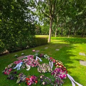 Smukke blomster fra bisættelsen