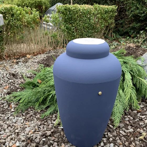 Igår, d.3. dec., blev Peters urne sat ned. Det var følelsesmæssigt et smertefuldt farvel - og alligevel et “på gensyn, vi ses”. 