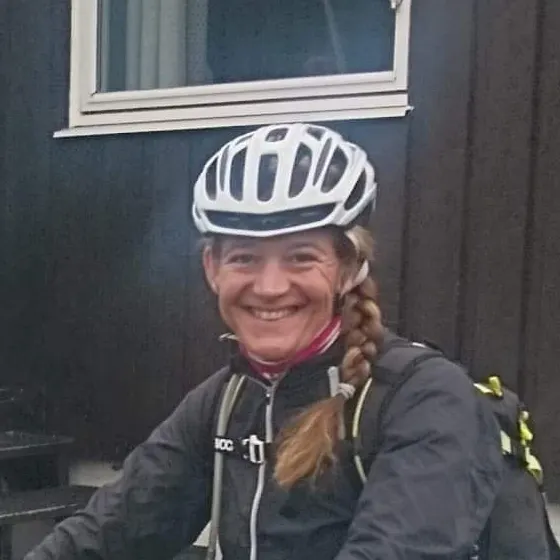 Kære Robin og Malte. Jeg lærte jeres far at kende gennem mtb for 4 år siden. Han elskede eventyr på mtb og bare at køre ud i naturen. I 2019 kørte jeg løb med ham i Finnmarken i Nordnorge, hvor de fleste billeder er fra. Han var et fantastisk menneske og vil blive savnet.
Kh Lise
