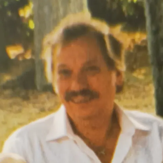 Kære søde far, vi kommer til at savne dine historier, din humor, din måde at skabe hygge på, med altid sjove grin, og ikke mindst din selvironi.