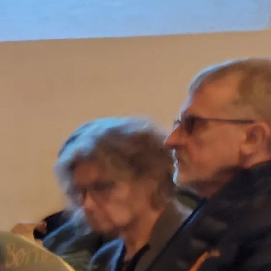 Kære far
Du vil altid ha en særlig plads i vores hjerter.
Du har været den der ordne alt og kunne du ikke så kunne ingen klare det.
Du passet på os så godt som du kunne.
Du hjalp de steder du kunne med smil på læberne.
Natur kræfter blev dit store holdepunkt. Naturen og sammenhold blev en stor del af dit liv. Bål kaffe og en god mande snart gav dig glæde i hverdagen, ja der kom vi næste  i anden række, men vi viste at det var et godt for dig og det gav så meget mening for os alle.
