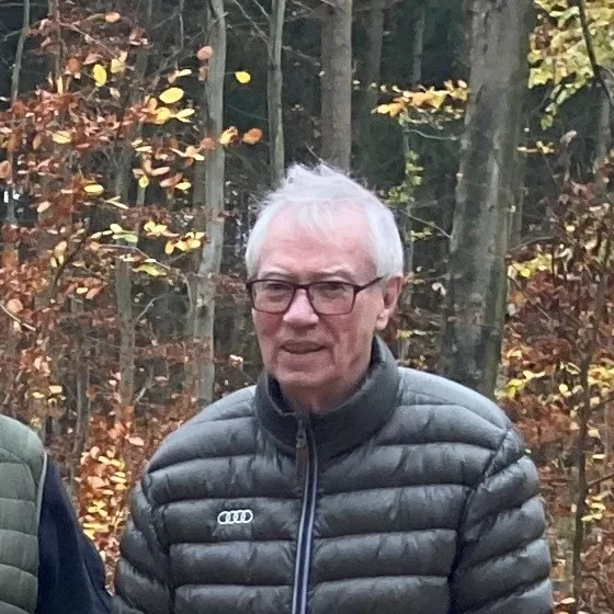 Poul og Jonathan med Torkild i skoven