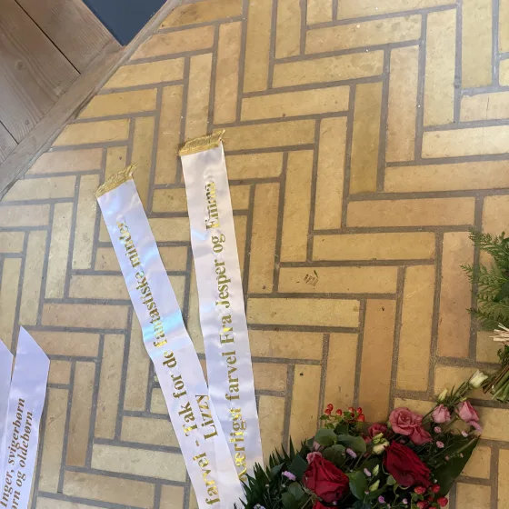 Det sidste farvel farmor fra Jesper og Emma