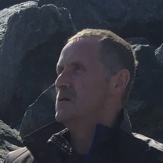 Peder på fisketur ved Bønnerup Strand med Nak.
