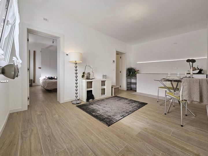 Lo stesso appartamento dopo ristrutturazione e home staging per la vendita