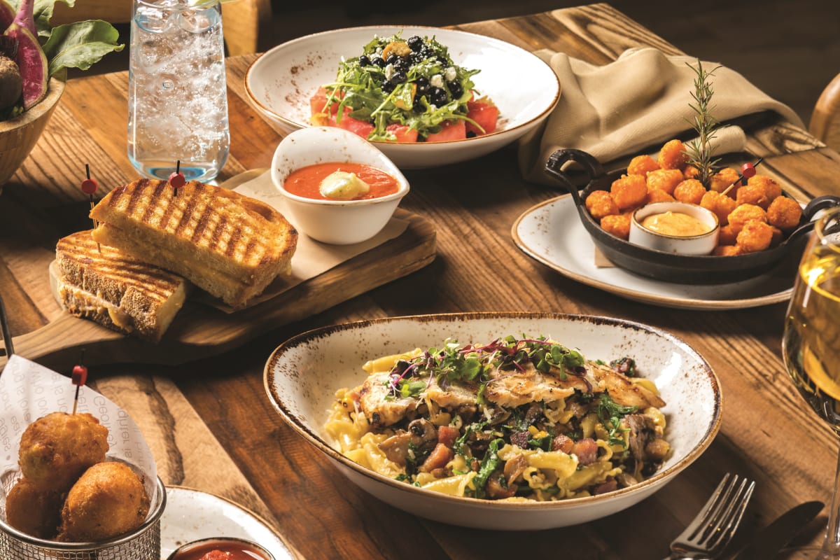 Della's Kitchen | Neon Feast