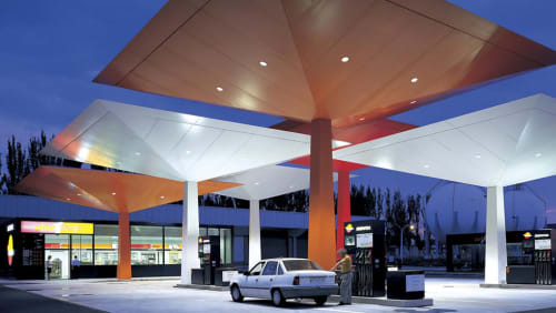 Modernización de Gasolineras y Transición a Estaciones Multi-Servicios