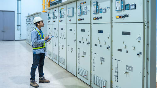 Sistemas Eléctricos de Potencia: Operación y Mantenimiento de Celdas de Media Tensión