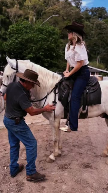 Capa do vídeo Cavalgada em Campos do Jordão, Carol Limah