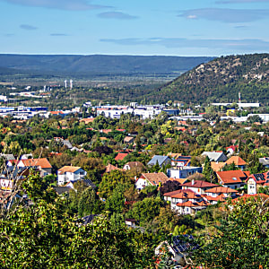 Törökbálinton, a Józsefhegyen eladó egy négylakásos társasház, örökpanorámás lakása. #2