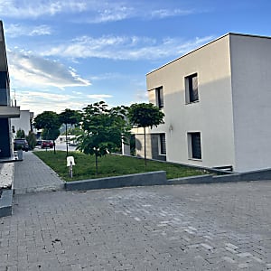 KIADÓ újszerű ikerház Tükörhegyen #6