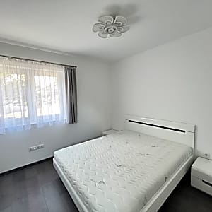 Kiadó panorámás, modern ház #3