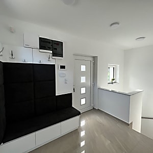 Kiadó panorámás, modern ház #1