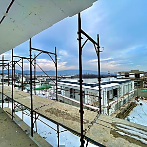 Penthouse hangulatú, panorámás extra lakás Tükörhegyen eladó #7