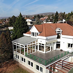 Exkluzív háromszintes villa Szentendre Pismány-hegyén #1