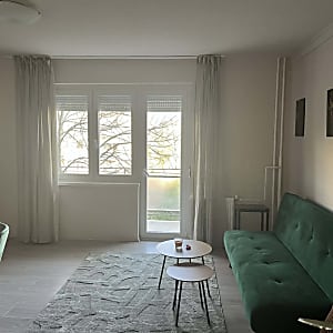 Fiatalos, teraszos lakás eladó a II. kerület kedvelt részén, a Búzavirág utcában #8