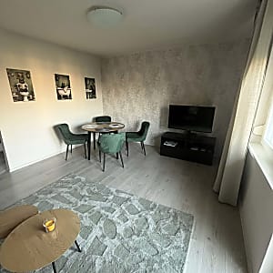 Fiatalos, teraszos lakás eladó a II. kerület kedvelt részén, a Búzavirág utcában #7