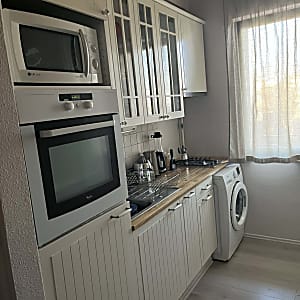 Fiatalos, teraszos lakás eladó a II. kerület kedvelt részén, a Búzavirág utcában #10