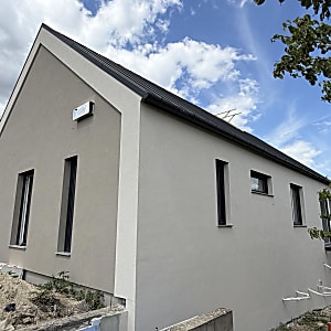 Eladó panorámás családi ház Érden #1