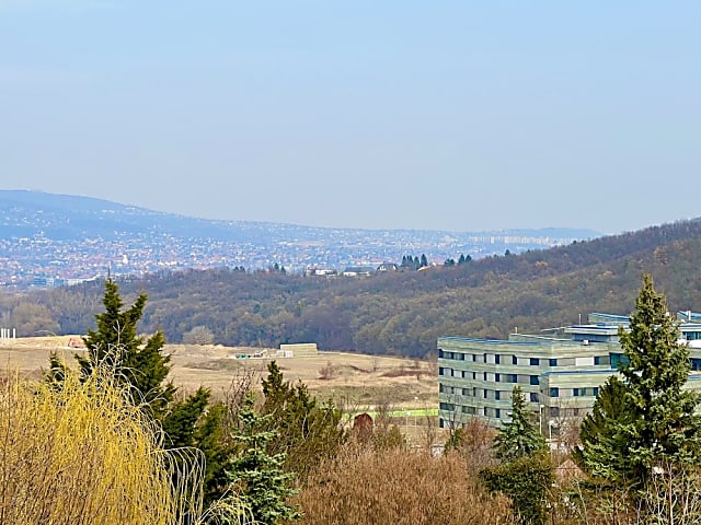 Gyönyörű panorámás telek Törökbálinton eladó