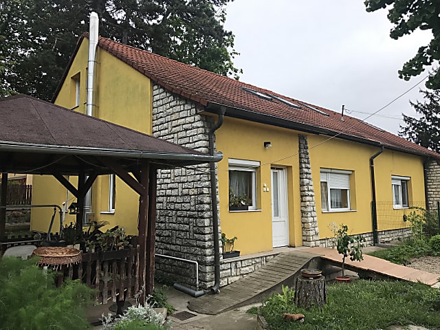 Siófokon eladó 128 m2-es ikerház, 553 m2 saját telekkel.